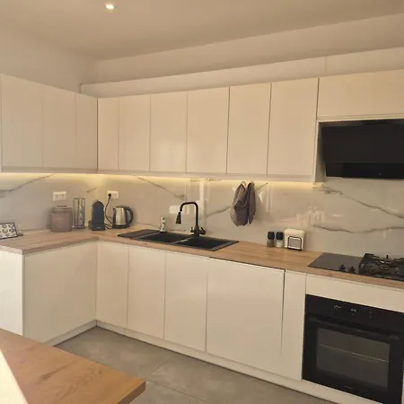 Apartament Life Alikí